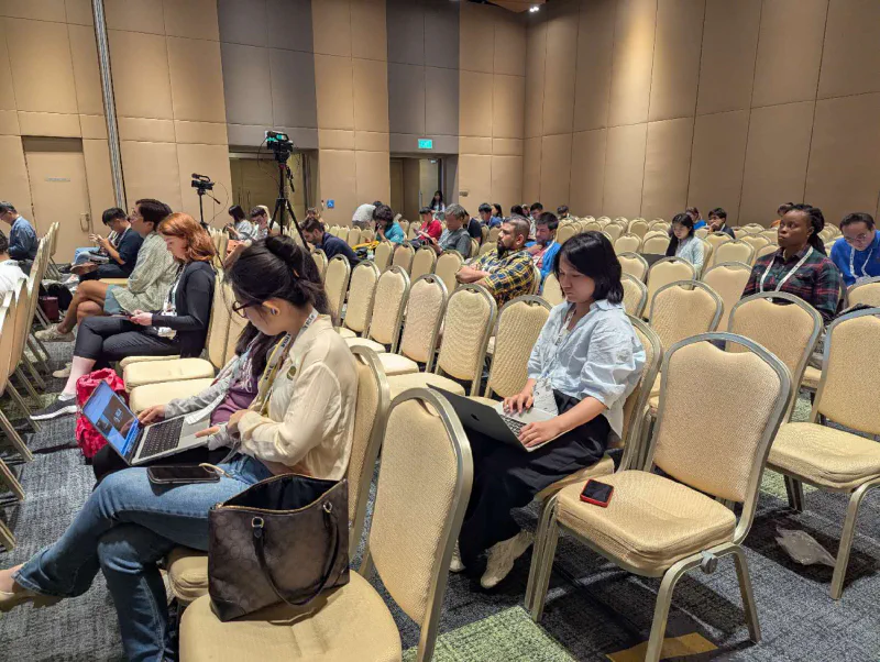 ICLR 2025 AI4CHL — photo 2